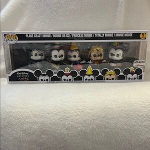 Disney Pop! Vinyl Figure Set - Black, White, Yellow, Red